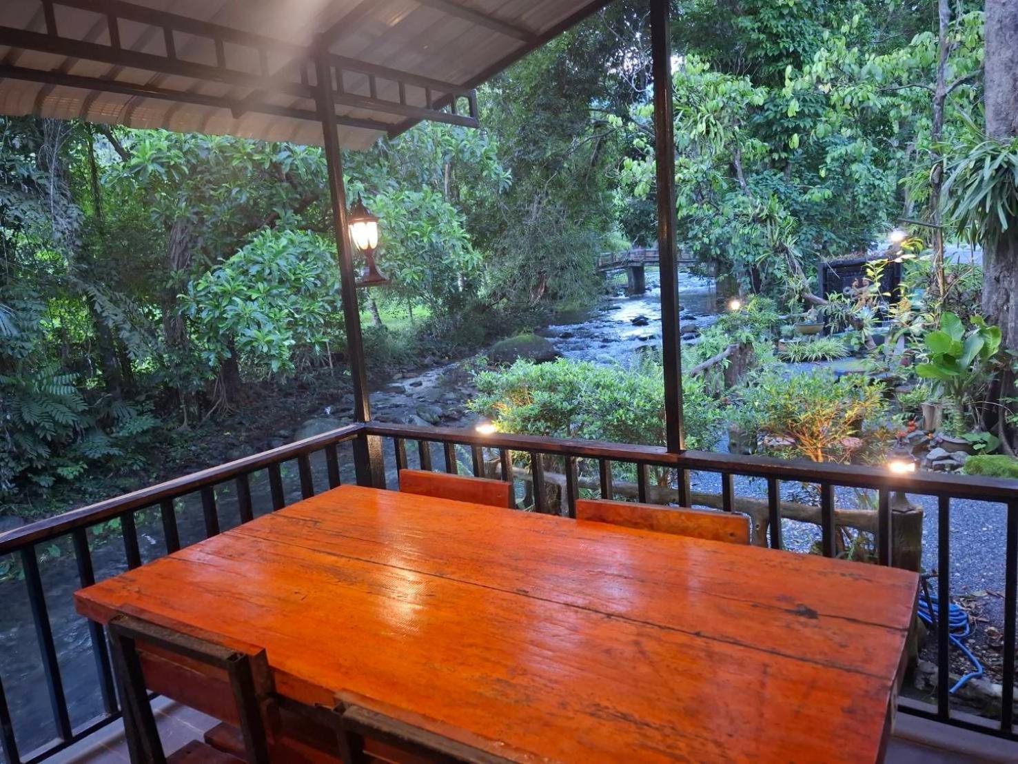 Tree Tops River Huts Khao Sok National Park エクステリア 写真